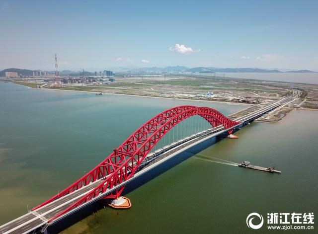 宁波梅山春晓大桥通车 世界最大的跨海钢桁拱桥