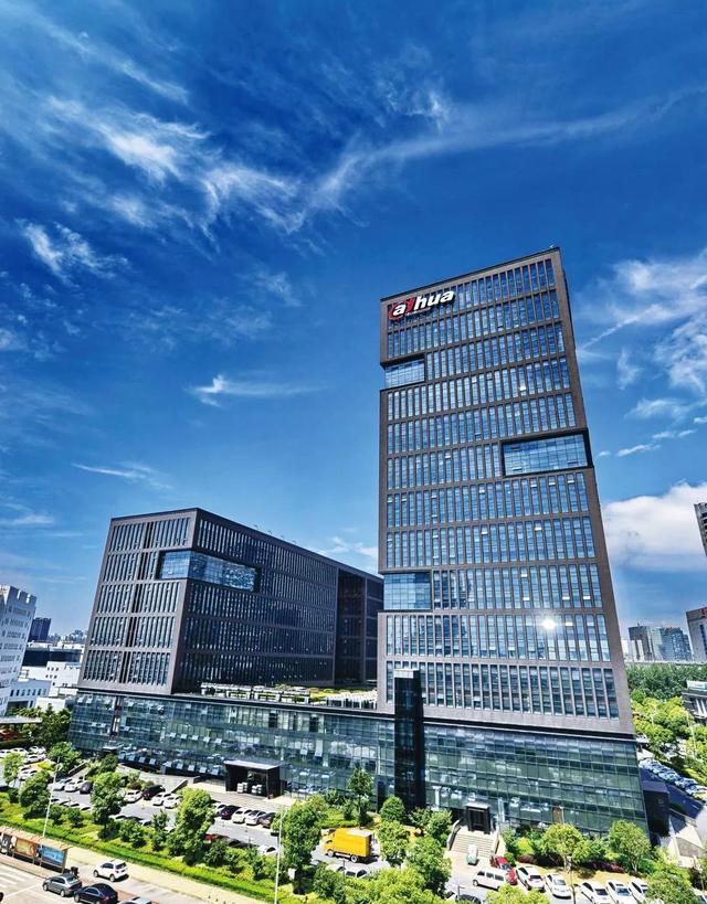 知识改变命运,创业改变人生傅利泉说,滨江于他"有家的情怀",于大华"是