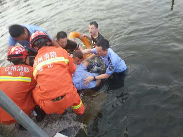 偷手机遭围堵 台州一男子跳入池塘数小时不肯上岸