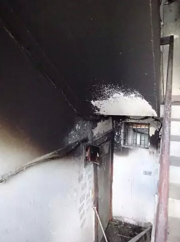 宁波海曙一民房发生火灾 现场还传出爆炸声