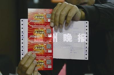 男子捡刮奖卡“中”26万元 老婆一番话点破骗局
