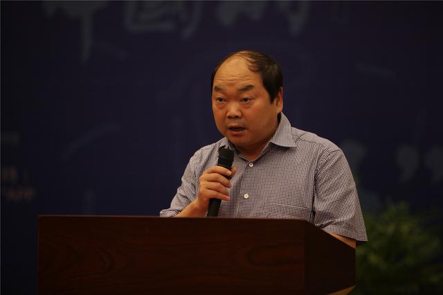 东阳市木雕红木产业管理办公室主任傅为民