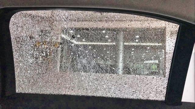 温州一司机在路上行驶 车窗被暗中袭击两次