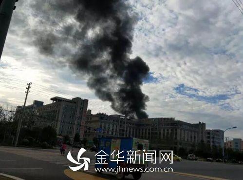 义乌苏溪一企业仓库发生火灾 无人员伤亡