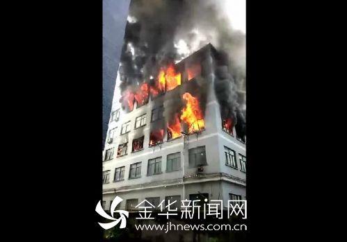 义乌苏溪一企业仓库发生火灾 无人员伤亡