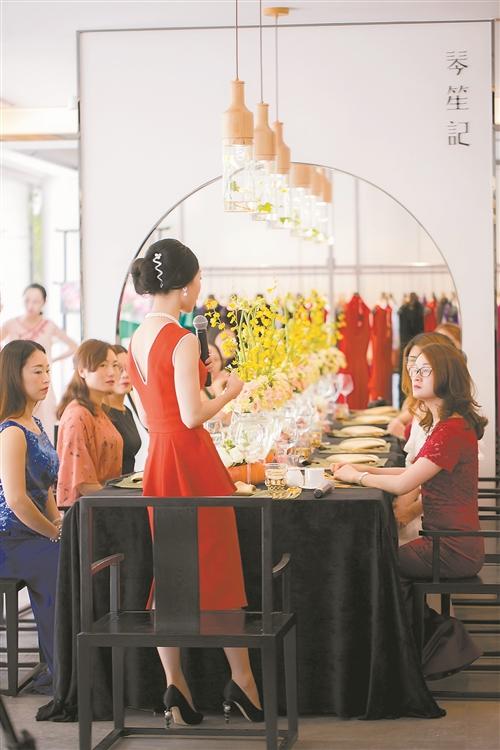 台州女性爱旗袍 穿出仪式感也穿出文化味