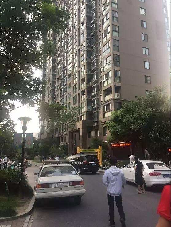 一天两场悲剧！杭州两名6岁儿童家中坠楼身亡