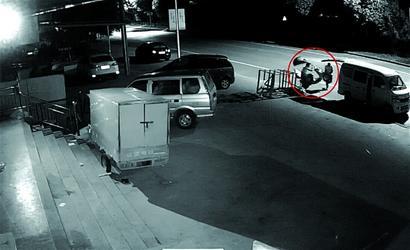 湖州男子深夜开套牌面包车 专偷电动车和摩托车