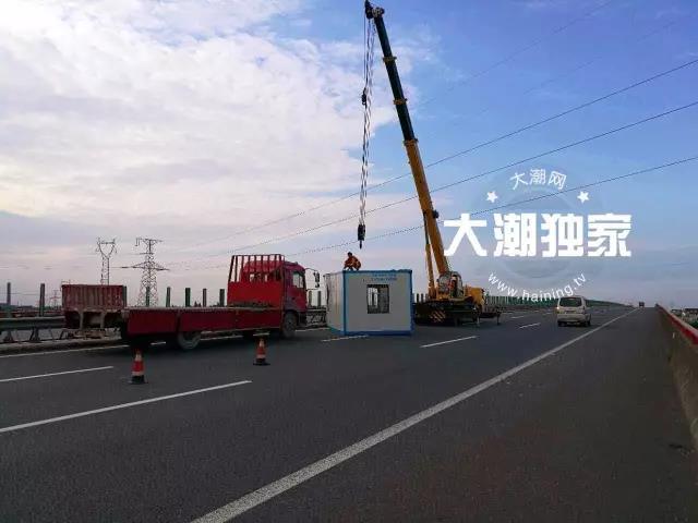 震惊！杭浦高速公路上突然掉下来一幢房子
