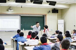 宁波有个学体育的老师教语文 还成了宁波名师