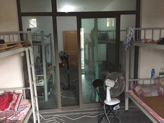 自家200平米的房被隔成8间 杭州一房东都看晕了