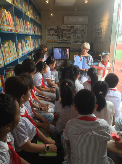 杭州“流动图书馆”进校园 让更多小朋友享受阅读