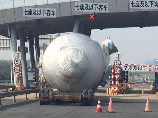 高速上现形似神舟飞船球体 司机谎称是秘密设备