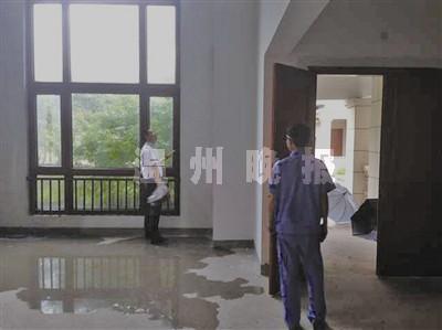 1400万别墅漏水三年 开发商反问哪个小区房不漏
