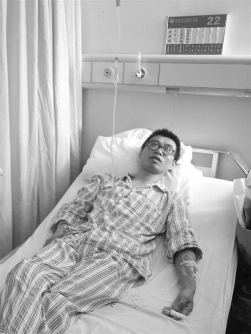 温州民警加班累垮 口吐鲜血仅申请一个小时病假