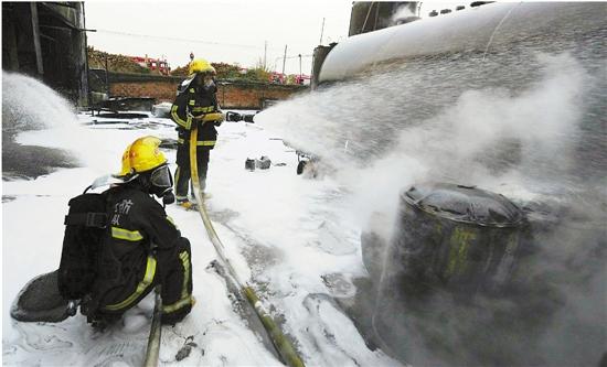 金华一油库昨爆炸起火 库区内大多数灭火器不可用